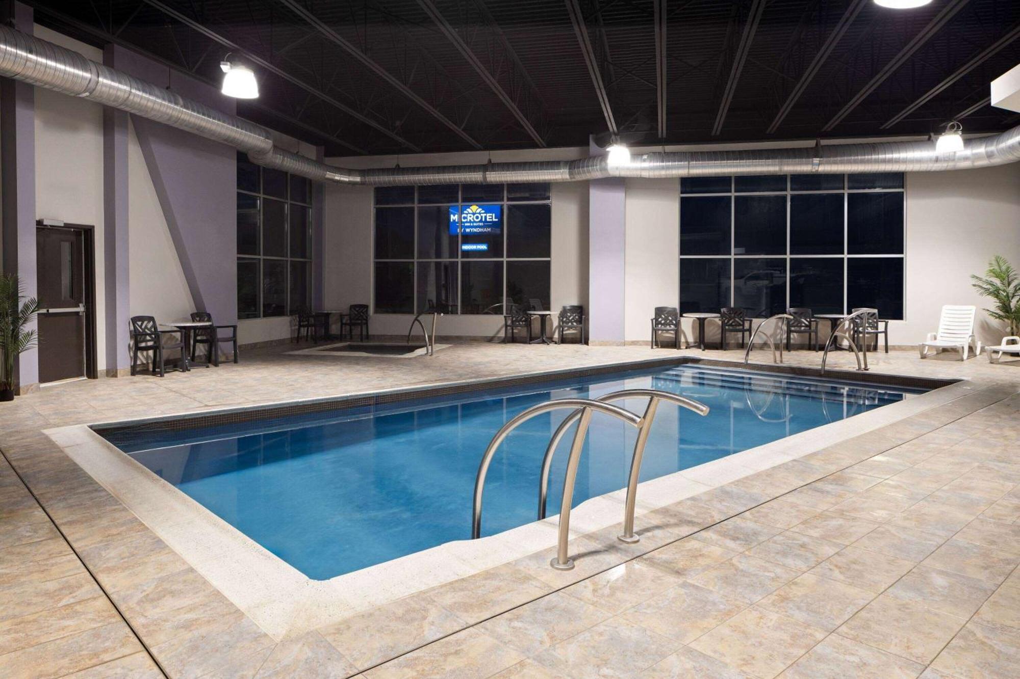 Microtel Inn & Suites By Wyndham Kirkland Lake Kültér fotó