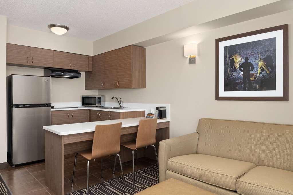 Microtel Inn & Suites By Wyndham Kirkland Lake Szoba fotó